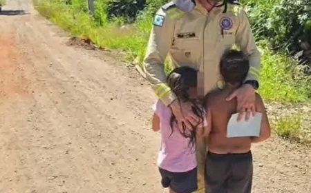 BOMBEIRO DO PARANÁ CONSOLA CRIANÇAS APÓS CAPOTAMENTO COM MORTE