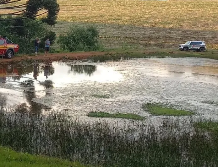 HOMEM INGERE BEBIDA ALCOÓLICA, ENTRA EM AÇUDE E MORRE AFOGADO
