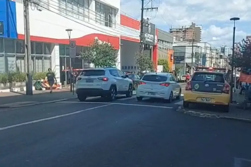 MULHER PEGA FURTANDO EM LOJA NO CENTRO DE PATO BRANCO