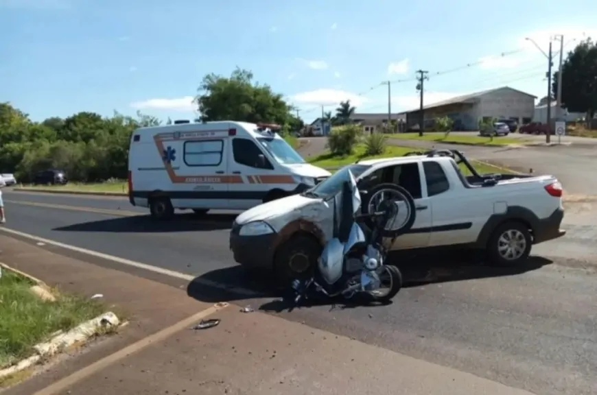 ACIDENTE ENTRE CARRO E MOTO NO TREVO DE SAÍDA PARA PRANCHITA